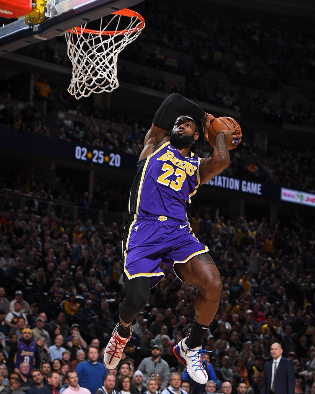 黄牌数低于 黄牌数低于